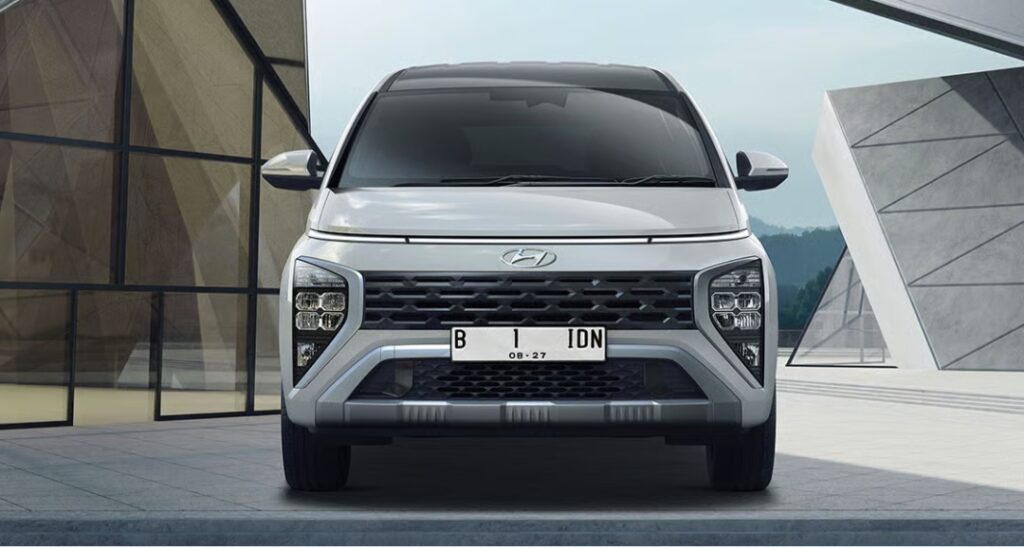 Hyundai Stargazer front view